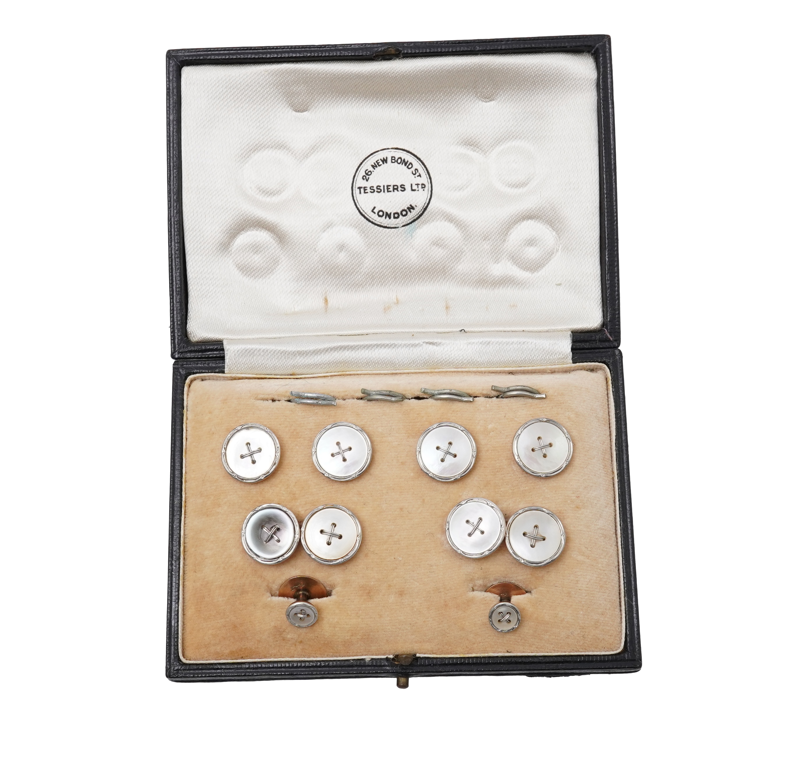 A set of 9ct gentleman's dress set cufflinks and button, retailed by Tessier